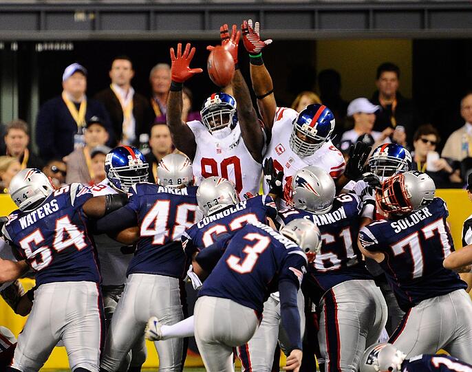 Einfach gigantisch: Die New York Giants haben den 46. Super Bowl gewonnen. Gegen die New England Patriots um Quarterback Tom Brady und den deutschen Sebastian Vollmer siegten die Giants in einem packenden Spiel mit 21:17. Hier sehen Sie die besten Bilder vom NFL-Spektakel in Indianapolis.