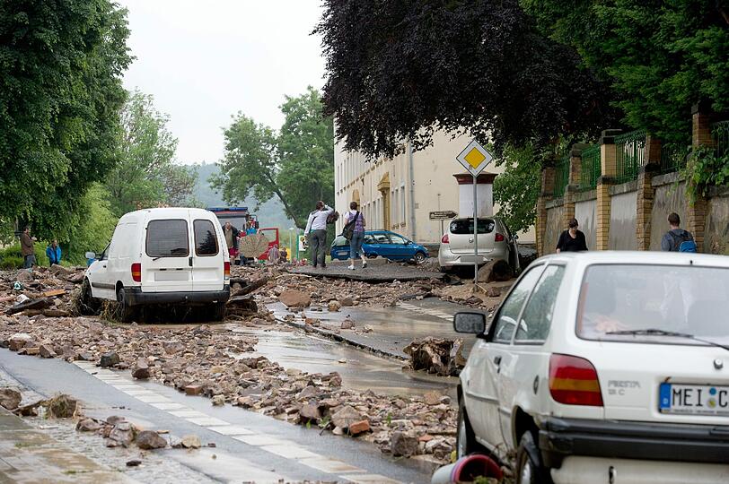 In Meißen und Dresden verwüsteten Schlammlawinen mehrere Straßen und machten sie unpassierbar. Sehen Sie hier die Bilder der Schlammverwüstung.