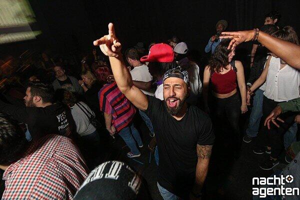Zu Hip Hop und R'n'B-Sound wurde am 25.12 in der Muffathalle geshaked was das Zeug hält. Unter dem Motto "No Booty No Party" heizten vor allem die Münchnerinnen dem Dancefloor ganz schön ein.