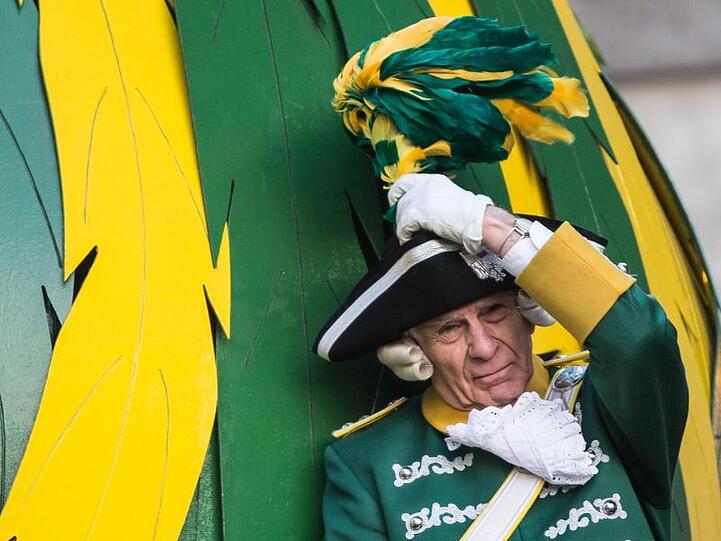 Wer in den kommenden Tagen Straßenkarneval feiern will, sollte auf Wolken und Regen vorbereitet sein.