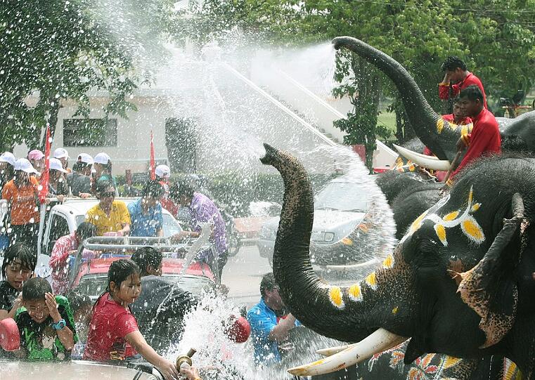 Die Bilder vom großen Songkran-Fest in Bangkok, deer größten Wasserparty der Welt.