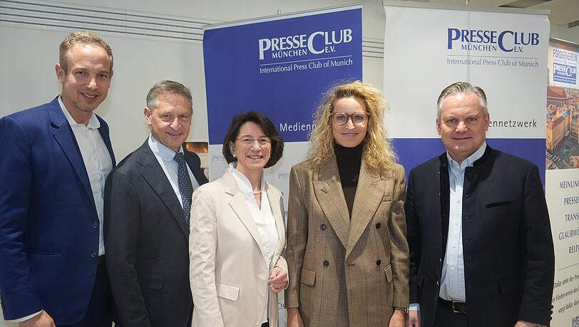 Stellten die Ergebnisse im Presseclub vor: Johannes Berentzen (BBE/v.l.), Wolfgang Puff  vom Handelsverband Bayern, Michaela Pichlbauer (G&uuml;nther Rid Stiftung), Unternehmerin Nina Hugendubel, Wirtschaftsreferent Christian Scharpf.