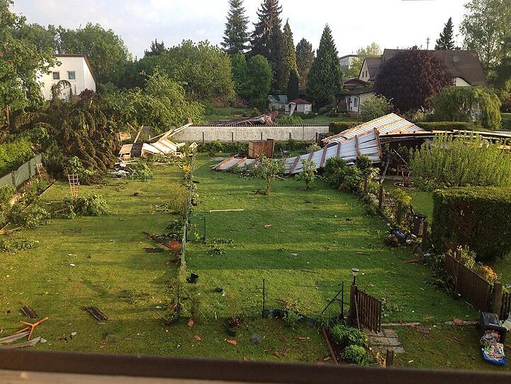 In Affing hat der Tornado gewütet und Häuser abgedeckt.
