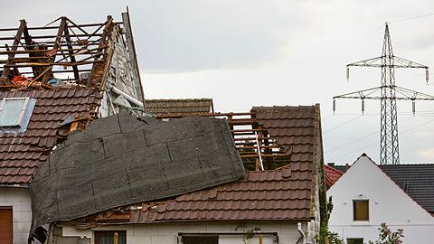 Das Unwetter hat in Nordrhein-Westfalen erhblichen Schaden angerichtet. Die Bilder.