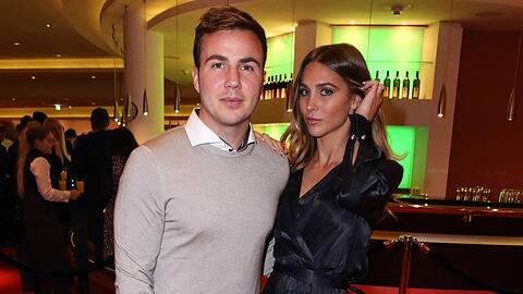 Als Ann-Kathrin Götze (rechts) vor einigen Jahren ein Kleid kaufte, bekam ihr Mann Mario Götze Angst. Sie erklärt, was es damit auf sich hatte.