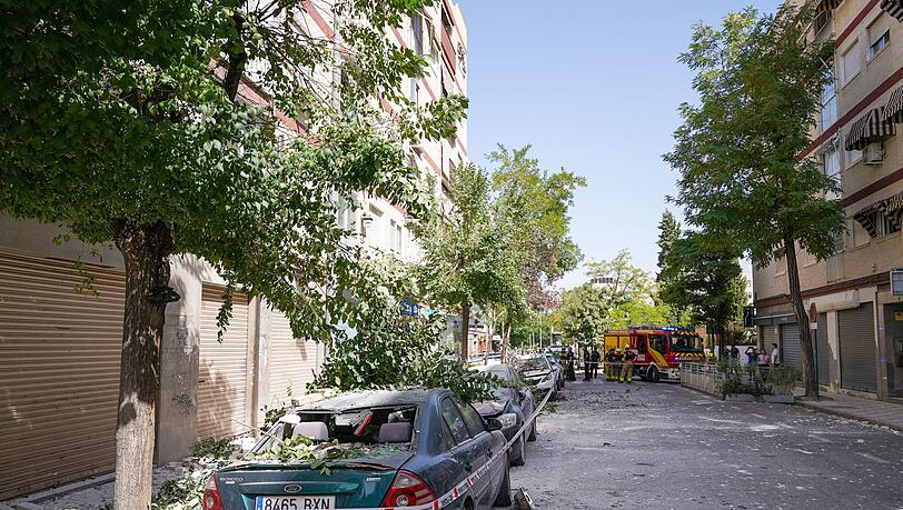 In Granada gab es bei einem weiteren mittelschweren Erdbeben vor allem Schäden durch herabfallende Fassaden- und Dachtrümmer. In Granada gab es bei einem weiteren mittelschweren Erdbeben vor allem Schäden durch herabfallende Fassaden- und Dachtrümmer.