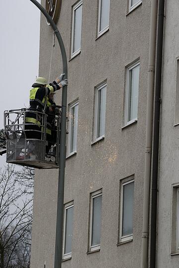 Erst um 9.40 Uhr konnte das Ausströmen des Wassers gestoppt werden.