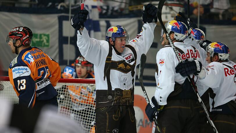 EHC-Star Jason Jaffray (l.) feiert sein Rekord-Tor gegen Iserlohn. EHC-Star Jason Jaffray (l.) feiert sein Rekord-Tor gegen Iserlohn.