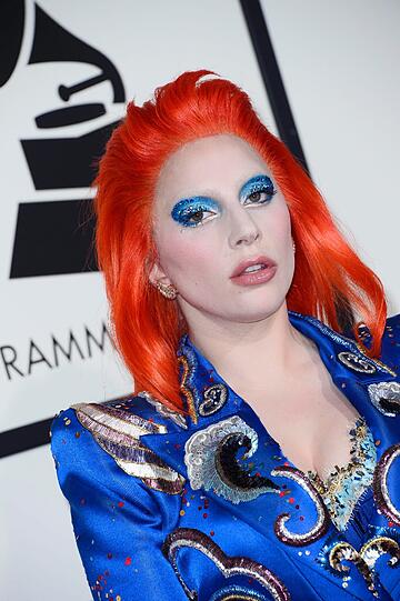Lady Gaga im David-Bowie-Gedenk-Outfit