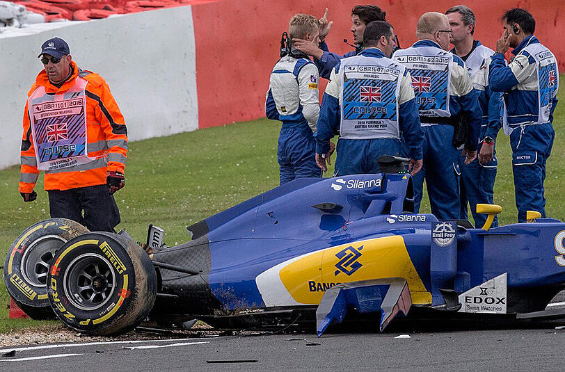 Rund 20 Minuten vor dem Ende der Session sorgte Sauber-Pilot Marcus Ericsson mit einem Crash für eine Schrecksekunde. Der Schwede verlor die Kontrolle über seinen Wagen und krachte in die Streckenbegrenzung.