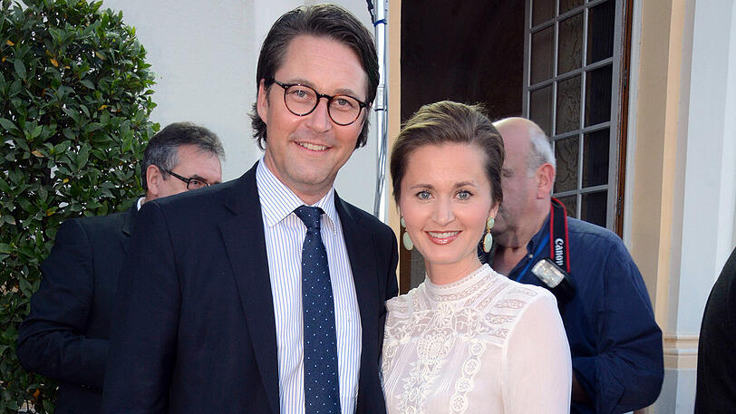 Nach fünf Jahren Ehe gaben Verkehrsminister Andreas Scheuer und seine Frau Sabine ihre Trennung bekannt. Das Paar hat eine gemeinsame Tochter.