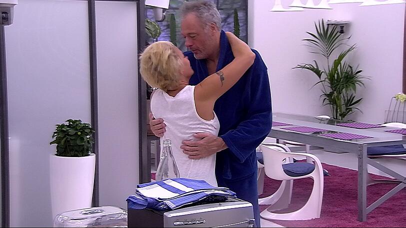 So kommen sich Claudia Effenberg und Ronald Schill näher. Die Bilder.