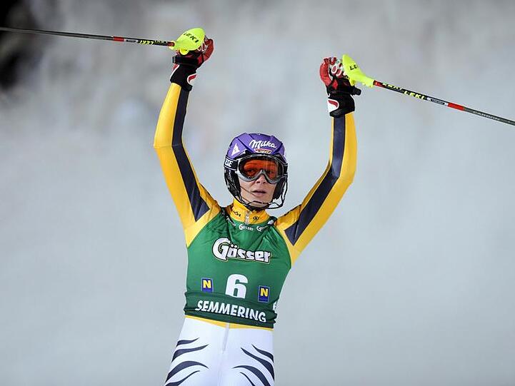Jubel über den Slalom-Triumph: Deutschlands Ski-Ass Maria Riesch siegte in Semmering.