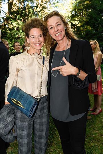 Filmreif: Bibiana Beglau und Filmfest-Chefin Diana Iljine (r.).
