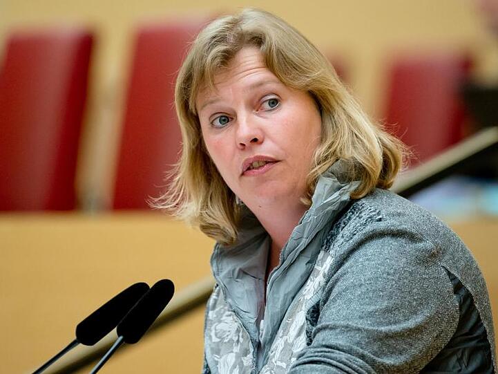 Ruth Waldmann (SPD) spricht während einer Plenarsitzung im bayerischen Landtag. Foto: picture alliance / dpa / Archivbild