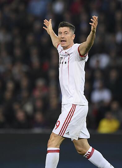 ROBERT LEWANDOWSKI NOTE 5 - Traf diese Saison in elf Spielen für Bayern und Polen schon zwölf Mal. Hatte Chancen, aber nie wirklich konsequent im Strafraum und mit gewohntem Killerinstinkt.