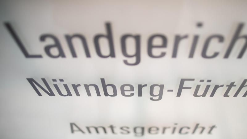 "Landgericht Nürnberg-Fürth" und "Amtsgericht Nürnberg" steht auf einem Schild am Eingang des Gerichts-Gebäudes. Foto: Daniel Karmann/Archiv "Landgericht Nürnberg-Fürth" und "Amtsgericht Nürnberg" steht auf einem Schild am Eingang des Gerichts-Gebäudes. Foto: Daniel Karmann/Archiv