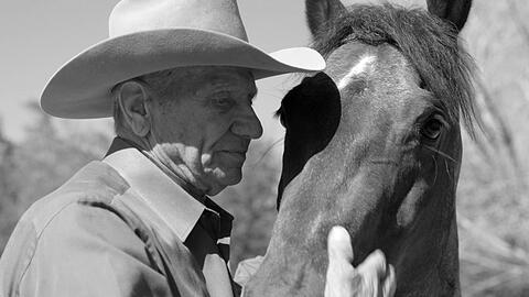 Monty Roberts galt als der bekannteste Pferdefl&uuml;sterer der Welt.