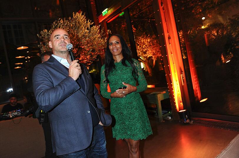 Thomas Lommel (Oliveda) und Barbara Becker beim mediterranen Abend der Schweizer Naturkosmetikmarke OLIVEDA im Bayerischen Hof.