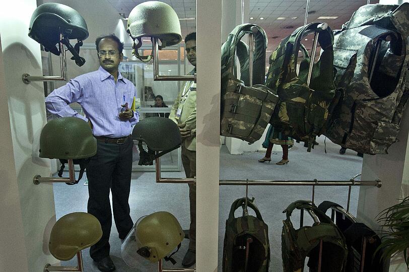 Defence Expo 2014: Die irren Bilder von der Waffen-Messe in Indien