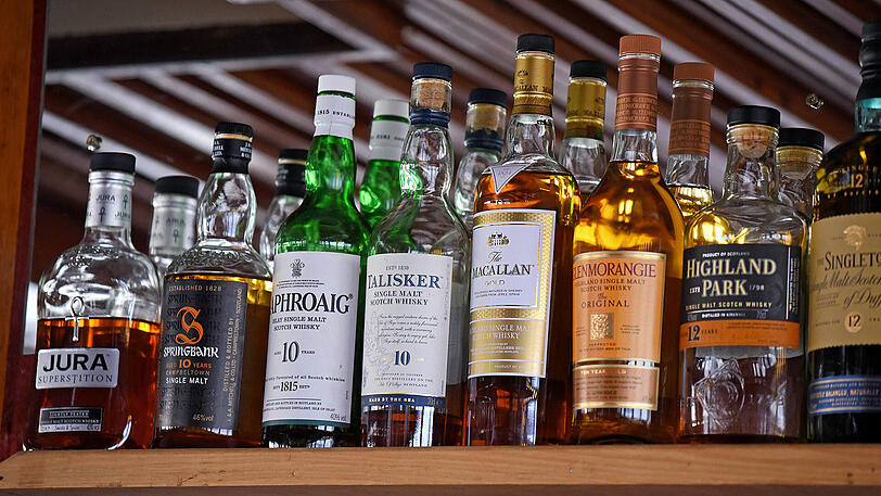 Die Frau sollte vor allem hochpreisige Whiskys stehlen.