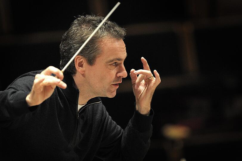 Der Dirigent Jonathan Nott.