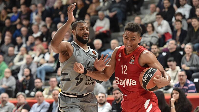 Bayern-Spieler Maodo Lo (rechts) im Duell mit Jordan Taylor.
