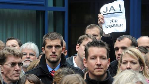 Das waren noch Zeiten: Im Oktober des vergangenen Jahres demonstrierten die Landesbanker für Michael Kemmer. Heute ist das Verhältnis nüchterner geworden. Das waren noch Zeiten: Im Oktober des vergangenen Jahres demonstrierten die Landesbanker für Michael Kemmer. Heute ist das Verhältnis nüchterner geworden.