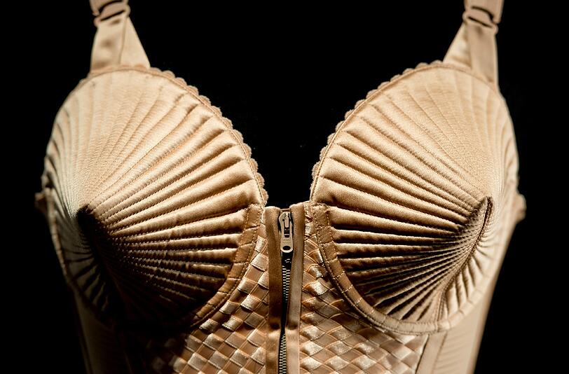 Jean Paul Gaultiers Ausstellung "From The Sidewalk To The Catwalk" macht Halt in München