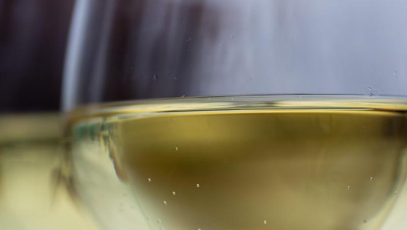 Gläser mit Wein stehen am Rande der offiziellen Eröffnung der fränkischen Weinlese auf einem Tisch. Foto: Daniel Karmann/Archiv Gläser mit Wein stehen am Rande der offiziellen Eröffnung der fränkischen Weinlese auf einem Tisch. Foto: Daniel Karmann/Archiv