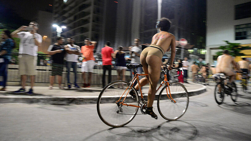 Was ein Spaß: Nacktradeln in Sao Paulo.