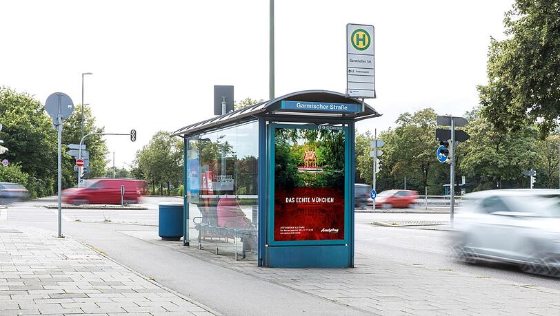 City-Light-Poster, wie hier an einer Bushaltestelle, sind nirgends so teuer wie in München.