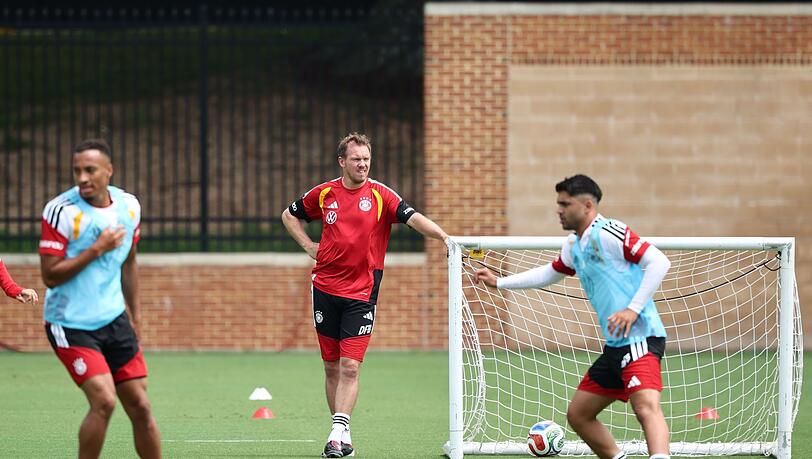 Beim Training schaute Nagelsmann ganz genau hin.