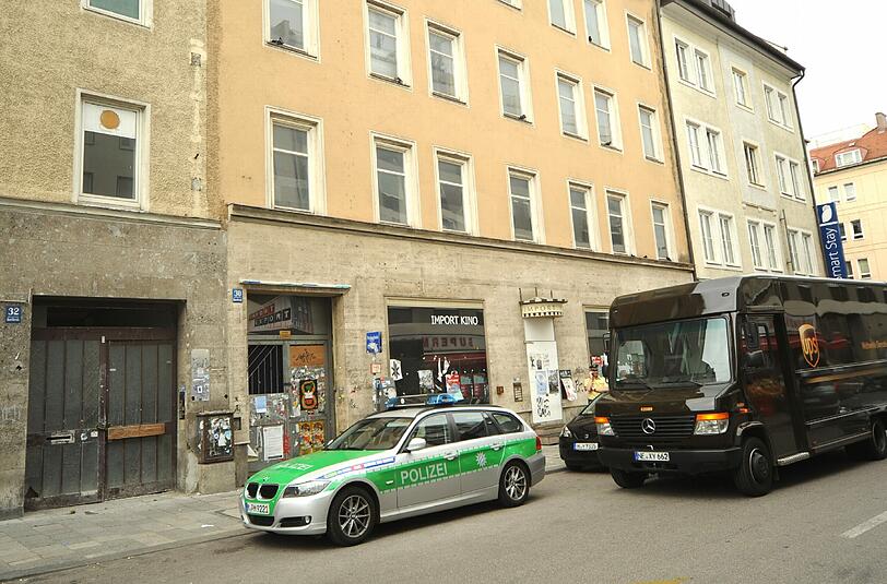 Am Mittwochvormittag forderte die Polizei die Hausbesetzer auf, das Gebäude zu verlassen. Das taten die Demonstranten dann auch ohne Widerstand.