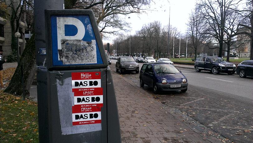 Auch diese Parkuhr wird nicht verschont.