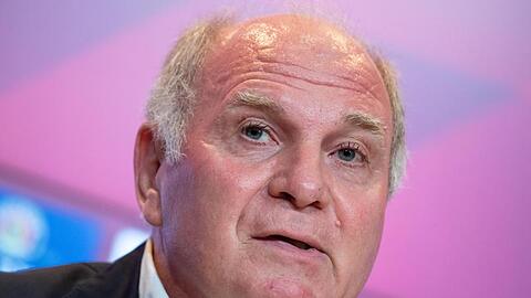 Uli Hoeneß, Ehrenpräsident vom FC Bayern, nimmt an einer Pressekonferenz teil. Foto: Sven Hoppe/dpa/Archivbild