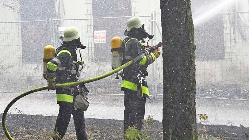 Dauerregen erschwerte die Nachlöscharbeiten.