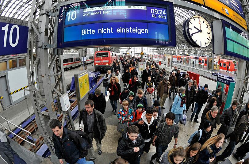 Ungewissheit für Fahrgäste: Bei der Deutschen Bahn könnte demnächst wieder gestreikt werden.