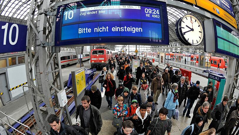 Ungewissheit für Fahrgäste: Bei der Deutschen Bahn könnte demnächst wieder gestreikt werden. Ungewissheit für Fahrgäste: Bei der Deutschen Bahn könnte demnächst wieder gestreikt werden.
