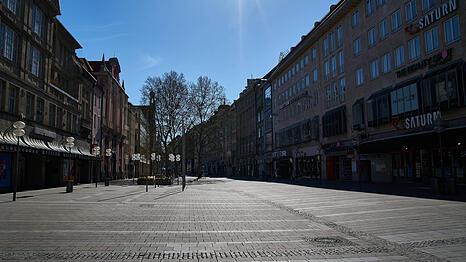 Bald ein Trend? Wegen der sinkenden Nachfrage bei Ladenfl&auml;chen k&ouml;nnten bald ab dem ersten Stock aufw&auml;rts B&uuml;ros einziehen, w&auml;hrend weiterhin Flagship-Stores das Erdgeschoss anmieten.