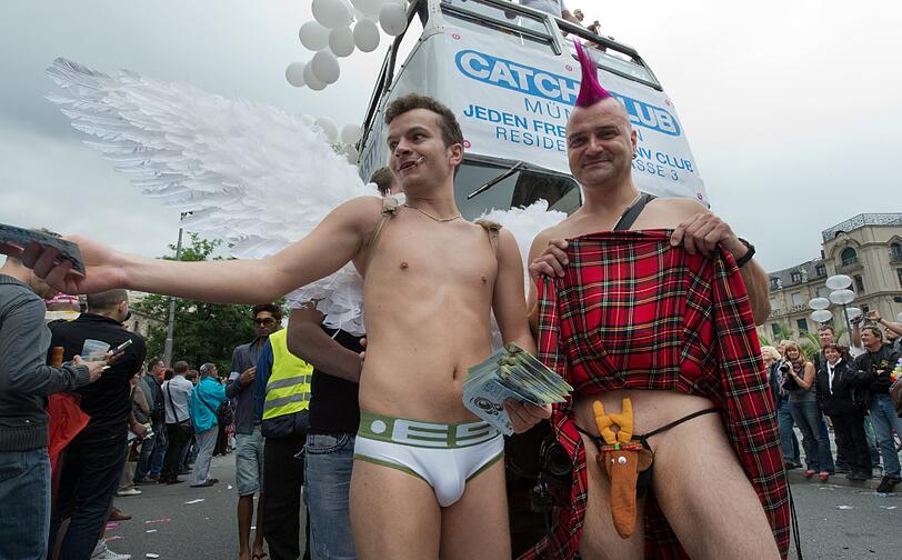 Tausende Schwule und Lesben sorgen am Samstag für gute Stimmung in der Münchner Innestadt. Die AZ zeigt die ausgeflipptesten Bilder vom Christopher Street Day.