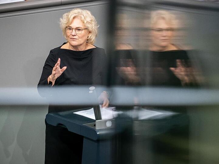 Bundesjustizministerin Christine Lambrecht ein Maßnahmenpaket gegen Hass im Internet beschließen.