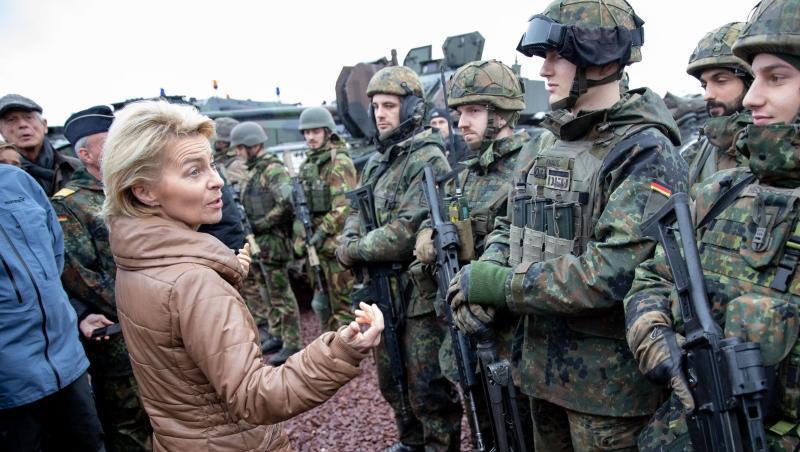 Bundesverteidigungsministerin Ursula von der Leyen (CDU) besucht deutsche Truppen bei dem Nato-Manöver Trident Juncture. Bundesverteidigungsministerin Ursula von der Leyen (CDU) besucht deutsche Truppen bei dem Nato-Manöver Trident Juncture.