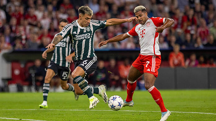 Gibt es bald den Trikot-Tausch? Manchester United soll an Serge Gnabry interessiert sein.