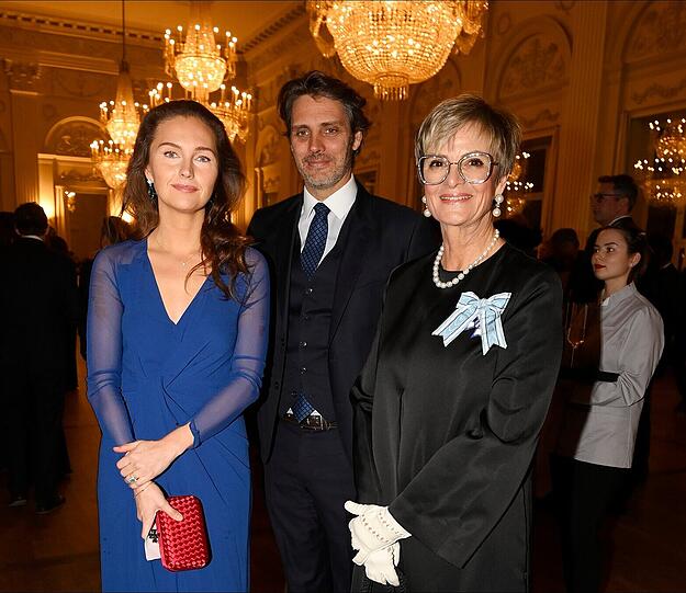 Royale Gäste: Ludwig Prinz von Bayern mit Ehefrau Prinzessin Sophie-Alexandra (li.) sowie Gloria von Thurn und Taxis