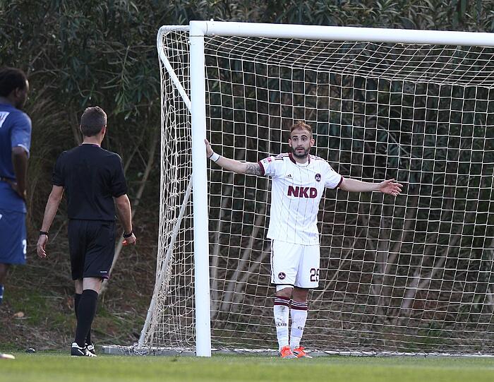 Die Bilder vom Sieg des 1.FC Nürnberg über den RAEC Mons. Die Tore erzielten Timo Gebhart, Timm Klose und Hanno Balitsch.