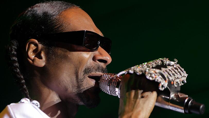 Totenmesse: Snoop Dogg ehrte in München seine verstorbenen Rapkumpels Tupac und Nate Dogg.