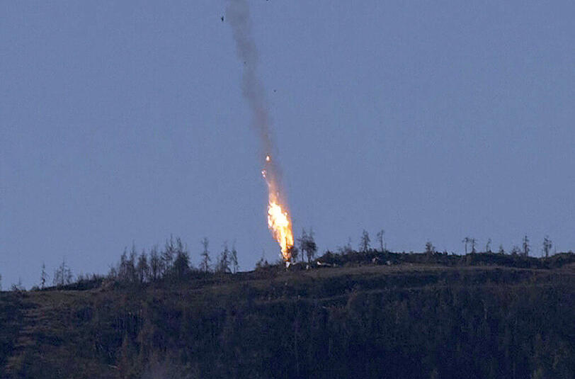 Türkische TV-Bilder zeigen den Absturz des russischen Kampfflugzeugs.