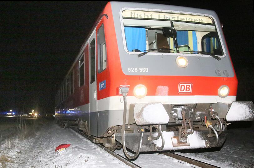 Am Sonntagabend ereignete sich in Töging ein schlimmes Zugunglück. Zwei Teenager wurden dabei schwer verletzt.