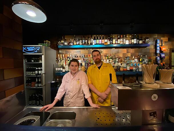 Das Team aus dem Schwarzen Dackel möchte Inhaber David Metz am liebsten auch in die neue Location mitnehmen. Das Team aus dem Schwarzen Dackel möchte Inhaber David Metz am liebsten auch in die neue Location mitnehmen.